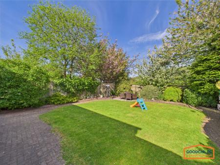 4 bedroom Detached house for sale in Fairburn Crescent, Pelsall, WS3