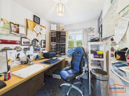 4 bedroom Detached house for sale in Fairburn Crescent, Pelsall, WS3