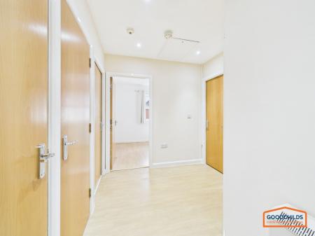 2 bedroom Flat for sale in Lapwing Close, Brownhills, WS8