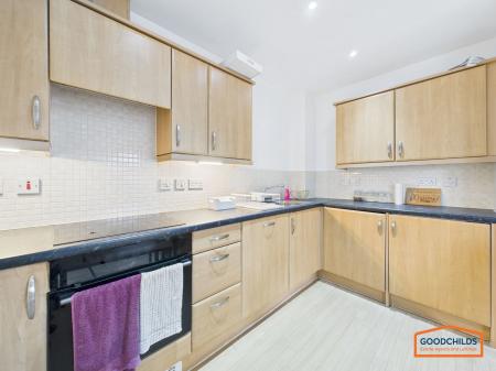 2 bedroom Flat for sale in Lapwing Close, Brownhills, WS8