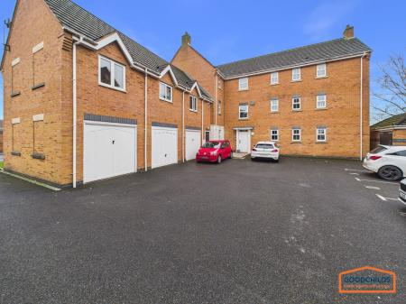 2 bedroom Flat for sale in Lapwing Close, Brownhills, WS8