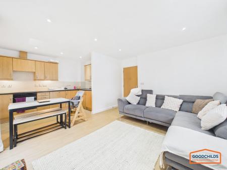 2 bedroom Flat for sale in Lapwing Close, Brownhills, WS8