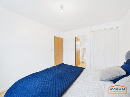 2 bedroom Flat for sale in Lapwing Close, Brownhills, WS8