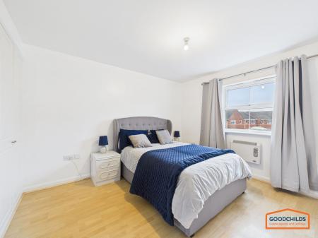 2 bedroom Flat for sale in Lapwing Close, Brownhills, WS8