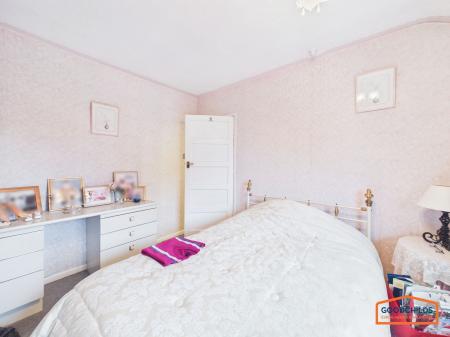 3 bedroom Semi-detached house for sale in Valley View, Walsall, WS8