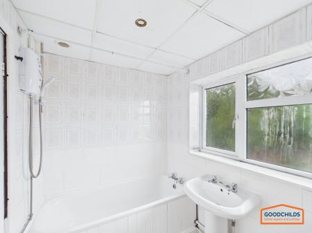 3 bedroom Semi-detached house to let in Oak Road, Pelsall, WS3