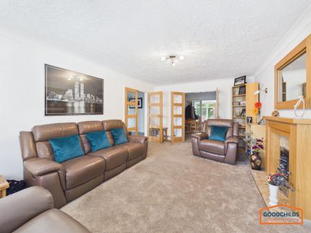 4 bedroom Detached house for sale in Holmbridge Grove, Shelfield, WS4
