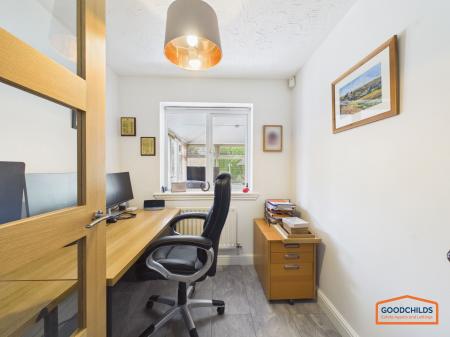 4 bedroom Detached house for sale in Holmbridge Grove, Shelfield, WS4