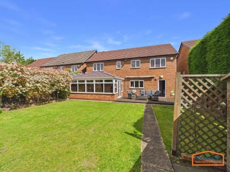 4 bedroom Detached house for sale in Holmbridge Grove, Shelfield, WS4