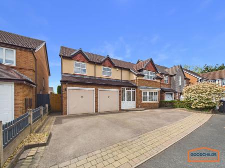 4 bedroom Detached house for sale in Holmbridge Grove, Shelfield, WS4