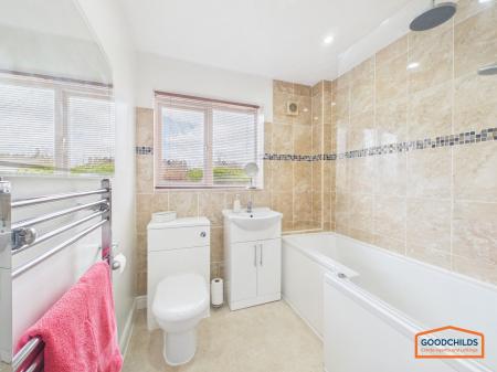 4 bedroom Detached house for sale in Holmbridge Grove, Shelfield, WS4