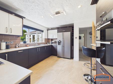 4 bedroom Detached house for sale in Holmbridge Grove, Shelfield, WS4