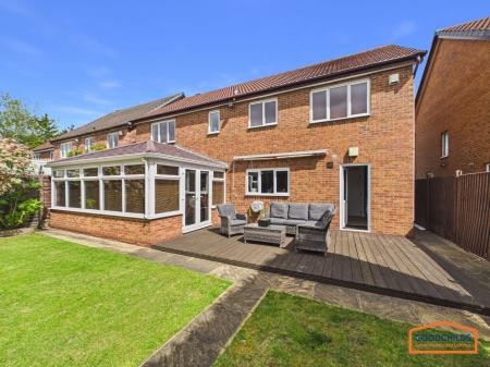 4 bedroom Detached house for sale in Holmbridge Grove, Shelfield, WS4