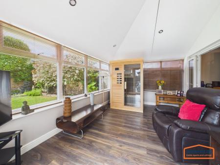 4 bedroom Detached house for sale in Holmbridge Grove, Shelfield, WS4