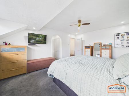 4 bedroom Detached house for sale in Holmbridge Grove, Shelfield, WS4