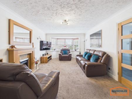 4 bedroom Detached house for sale in Holmbridge Grove, Shelfield, WS4