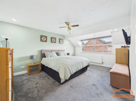 4 bedroom Detached house for sale in Holmbridge Grove, Shelfield, WS4