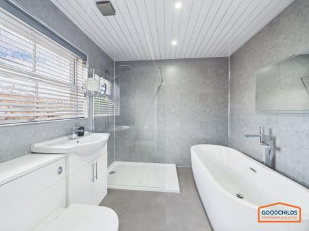 4 bedroom Detached house for sale in Holmbridge Grove, Shelfield, WS4