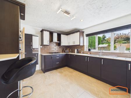 4 bedroom Detached house for sale in Holmbridge Grove, Shelfield, WS4