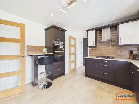 4 bedroom Detached house for sale in Holmbridge Grove, Shelfield, WS4