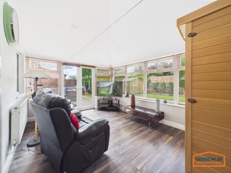 4 bedroom Detached house for sale in Holmbridge Grove, Shelfield, WS4
