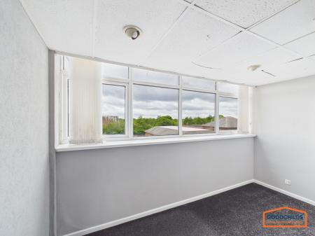 2 bedroom Flat to let in High Street, Brownhills, WS8
