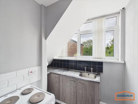 2 bedroom Flat to let in High Street, Brownhills, WS8