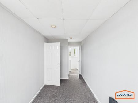 2 bedroom Flat to let in High Street, Brownhills, WS8