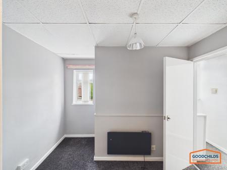 2 bedroom Flat to let in High Street, Brownhills, WS8