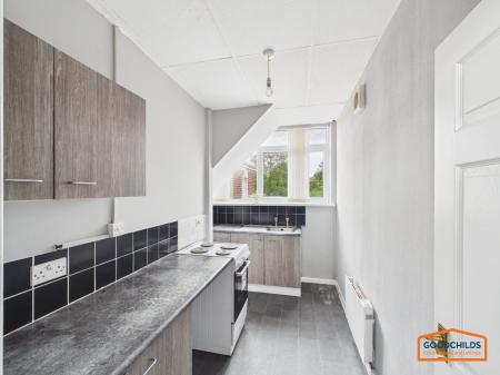 2 bedroom Flat to let in High Street, Brownhills, WS8