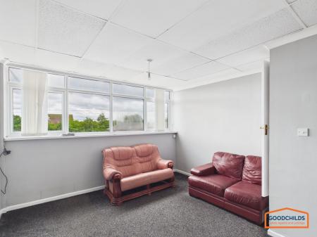 2 bedroom Flat to let in High Street, Brownhills, WS8