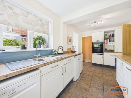 3 bedroom Semi-detached house for sale in Glenwood Rise, Walsall, WS9