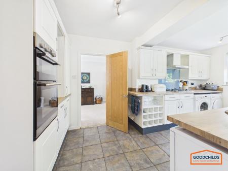 3 bedroom Semi-detached house for sale in Glenwood Rise, Walsall, WS9