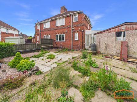 3 bedroom Semi-detached house for sale in Poplar Avenue, Brownhills, WS8