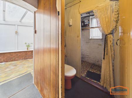 3 bedroom Semi-detached house for sale in Poplar Avenue, Brownhills, WS8