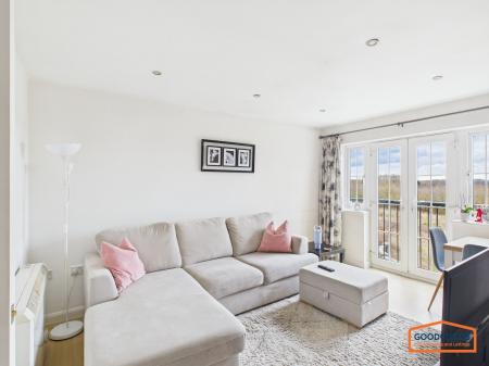 2 bedroom Flat to let in Lapwing Close, Brownhills, WS8