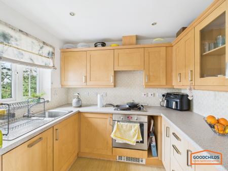 2 bedroom Flat to let in Lapwing Close, Brownhills, WS8