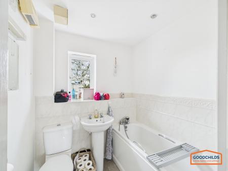 2 bedroom Flat to let in Lapwing Close, Brownhills, WS8