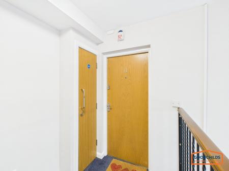 2 bedroom Flat to let in Lapwing Close, Brownhills, WS8