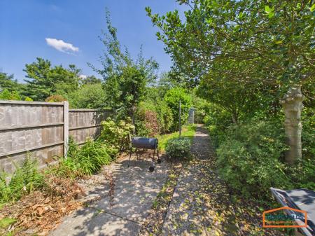 2 bedroom Flat for sale in Sadler Road, Walsall, WS8