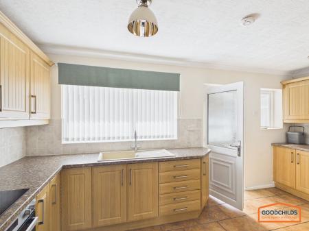 2 bedroom Semi-detached bungalow to let in Hill Street, Norton Canes, WS11