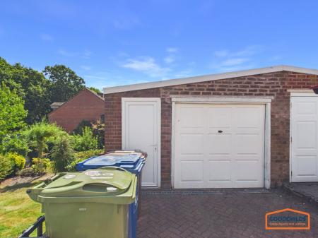 2 bedroom Semi-detached bungalow to let in Hill Street, Norton Canes, WS11