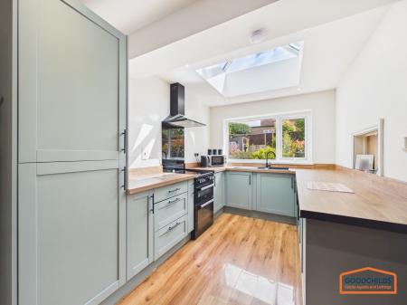 4 bedroom Detached house for sale in Simmonds Way, Walsall, WS8