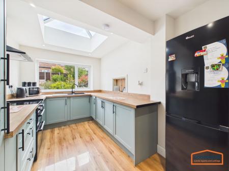 4 bedroom Detached house for sale in Simmonds Way, Walsall, WS8