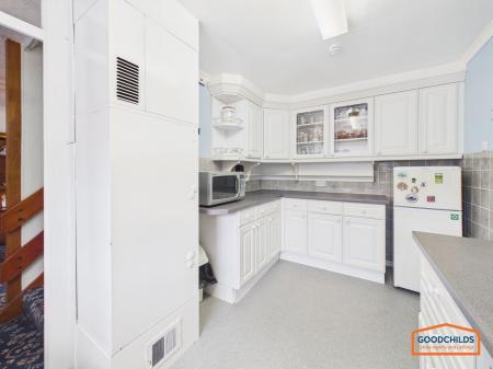4 bedroom Detached house for sale in Berryfields, Stonnall, WS9