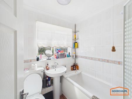 2 bedroom Flat to let in Radford Drive, Walsall, WS4
