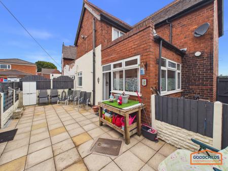 2 bedroom Semi-detached house for sale in Lindon Road, Walsall, WS8