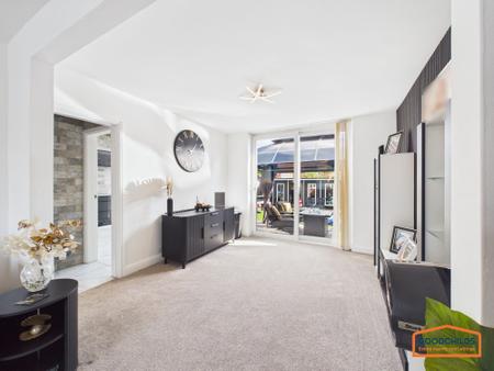 3 bedroom Semi-detached house for sale in Whitehorse Road, Walsall, WS8