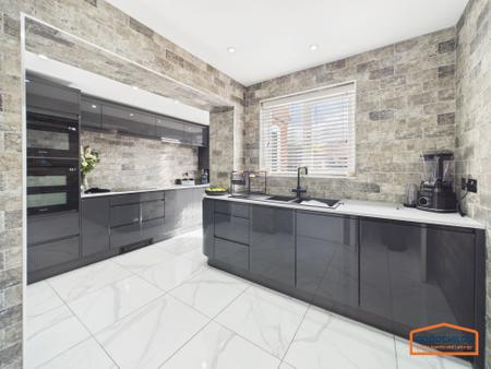 3 bedroom Semi-detached house for sale in Whitehorse Road, Walsall, WS8