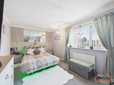 2 bedroom Semi-detached house for sale in Fullelove Road, Brownhills, WS8